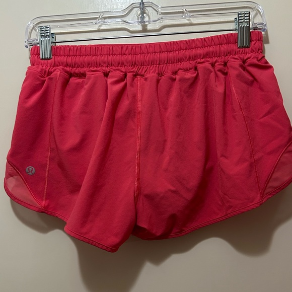 Lululemon Athletica Vibrant Pink Women's Athletic Shorts Hottie Hot 2.5 inseam - Picture 2 of 3